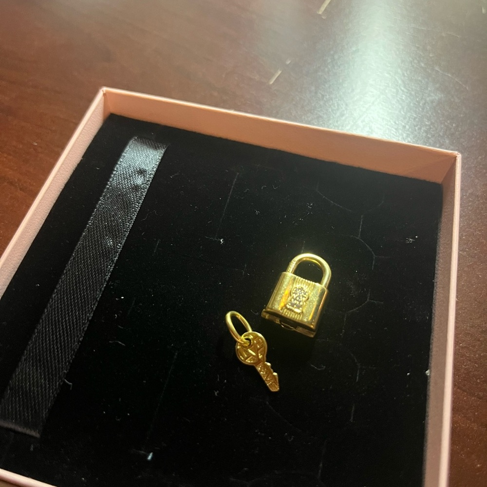 Gold Padlock & Key Dangle Charm - Picture 6 of 9